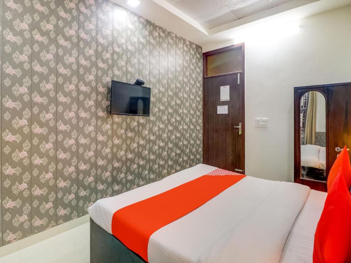 Oyo 74060 Taj Residency Hotel New Delhi Buitenkant foto