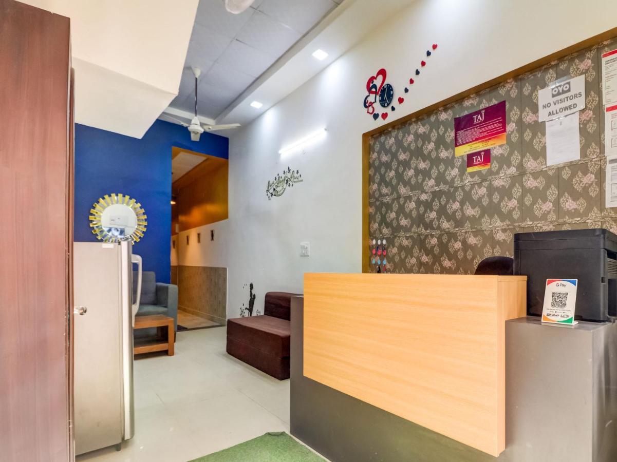 Oyo 74060 Taj Residency Hotel New Delhi Buitenkant foto