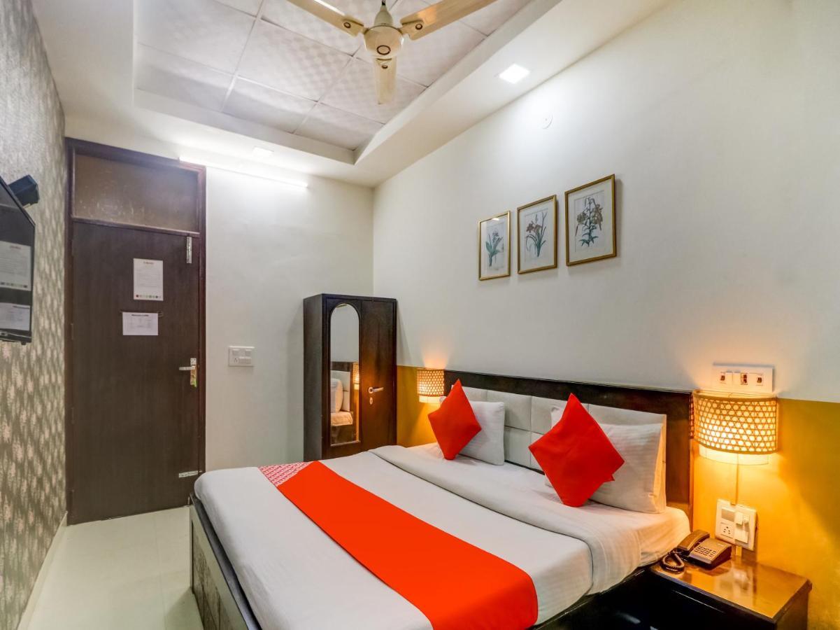Oyo 74060 Taj Residency Hotel New Delhi Buitenkant foto