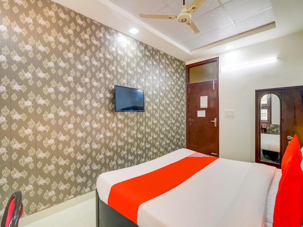 Oyo 74060 Taj Residency Hotel New Delhi Buitenkant foto