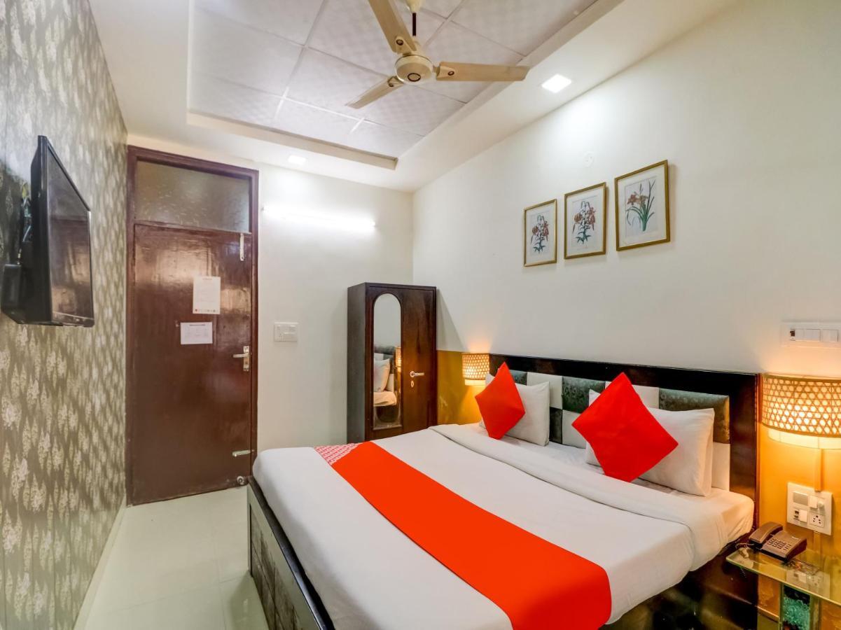 Oyo 74060 Taj Residency Hotel New Delhi Buitenkant foto
